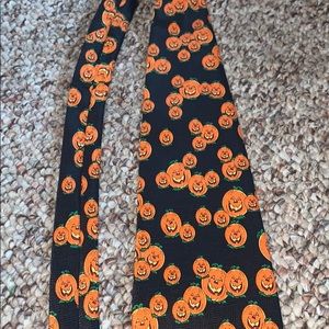 Pumpkin tie